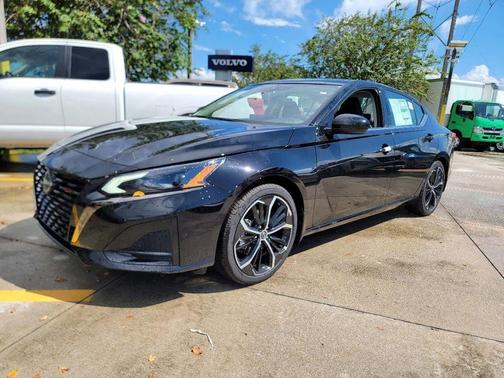 Super Black Clearcoat 2026 Nissan Altima 2.5 SR