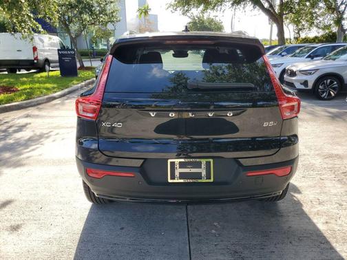 Onyx Black 2026 Volvo XC40 B5 Plus