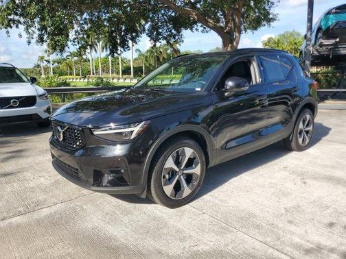 Onyx Black 2026 Volvo XC40 B5 Plus