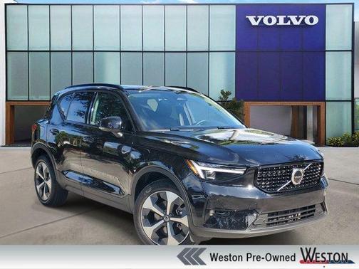 Onyx Black 2026 Volvo XC40 B5 Plus