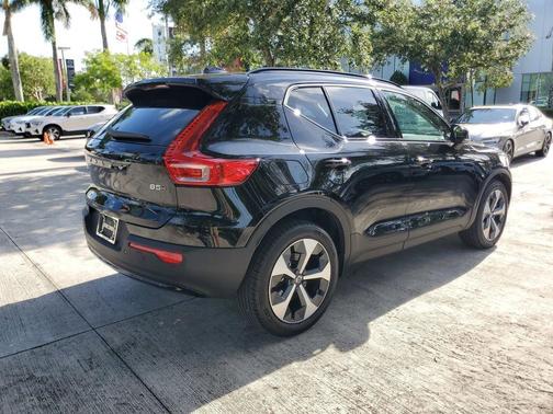 Onyx Black 2026 Volvo XC40 B5 Plus