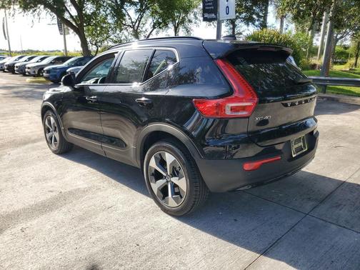 Onyx Black 2026 Volvo XC40 B5 Plus