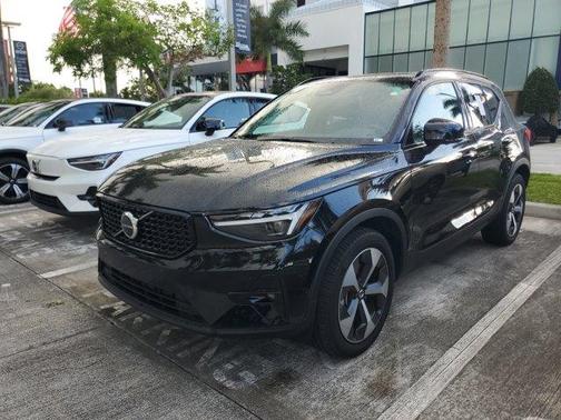 Onyx Black 2026 Volvo XC40 B5 Plus