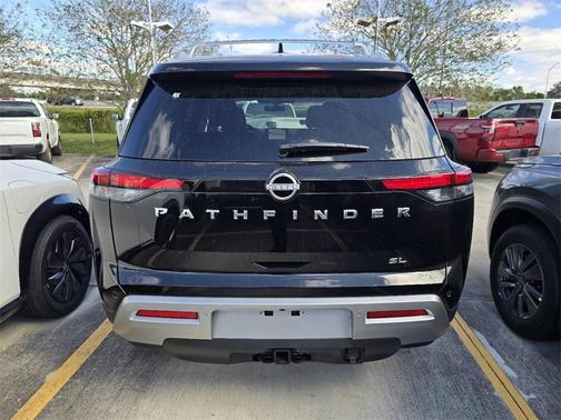 2025 Nissan Pathfinder SL