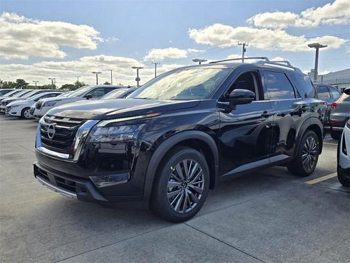 2025 Nissan Pathfinder SL