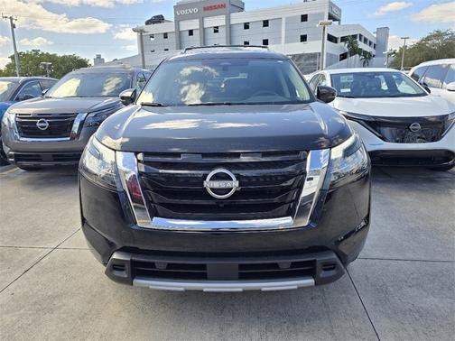 2025 Nissan Pathfinder SL