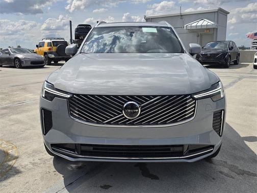 2025 Volvo XC90 B5 Plus 7-Seater