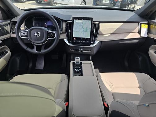 2025 Volvo XC90 B5 Plus 7-Seater