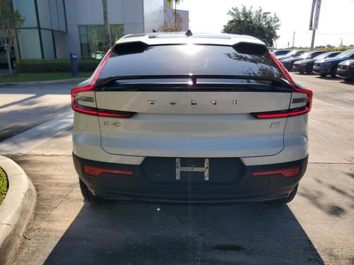 Crystal White 2023 Volvo C40 Recharge Pure Electric Twin Plus