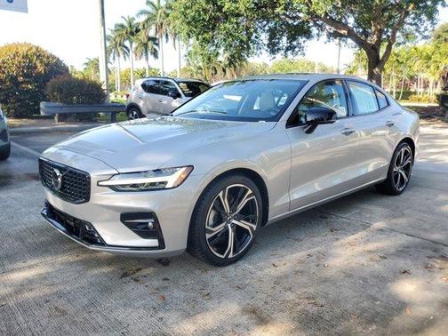 Silver 2025 Volvo S60 B5 Core