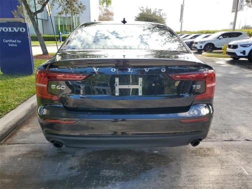 2020 Volvo S60 T5 Momentum