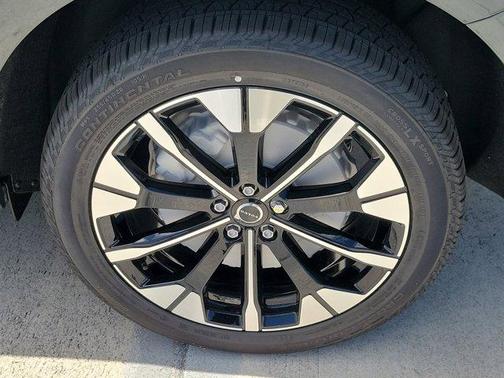 2026 Volvo XC60 T8 PLUS