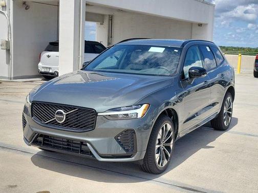 2026 Volvo XC60 T8 PLUS