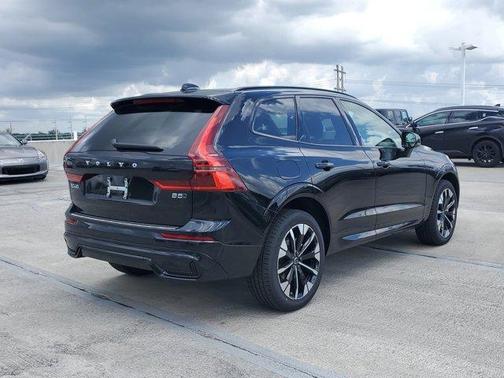 2026 Volvo XC60 B5 Plus