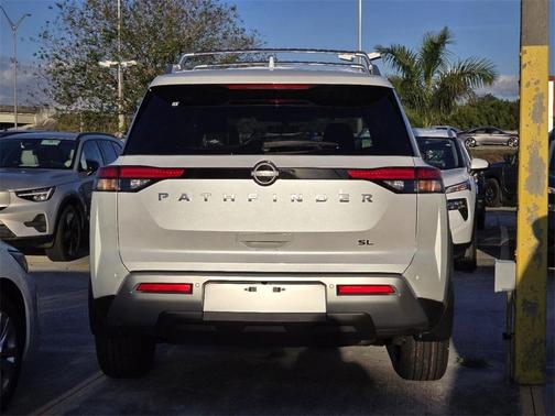 2025 Nissan Pathfinder SL