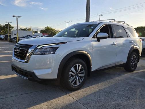 2025 Nissan Pathfinder SL