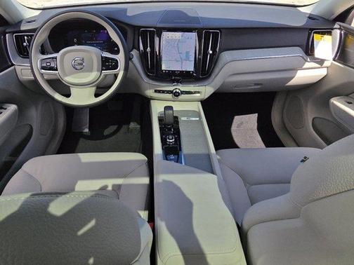 2025 Volvo XC60 B5 Plus