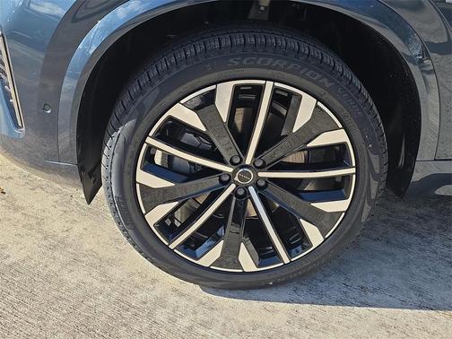 2026 Volvo XC90 B6 Ultra 7-Seater