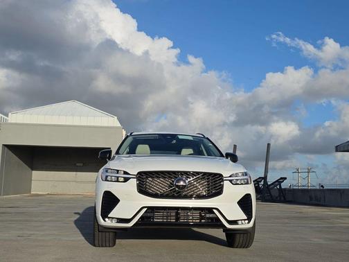 Crystal White 2026 Volvo XC60 B5 Ultra
