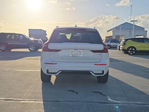 Crystal White 2026 Volvo XC60 B5 Ultra