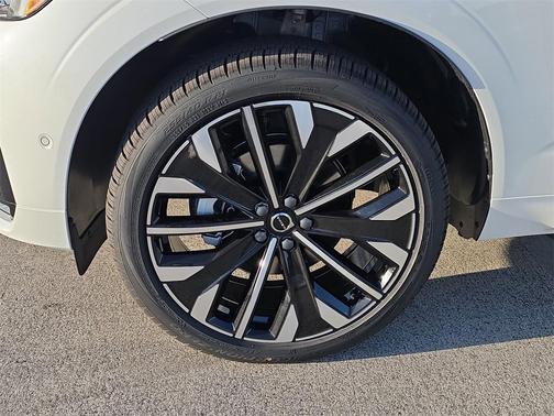 2026 Volvo XC60 B5 Ultra