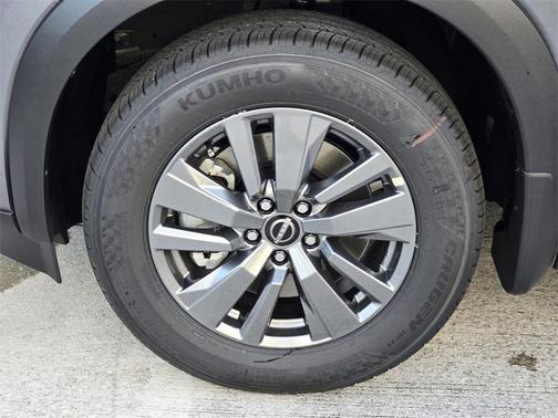 2025 Nissan Pathfinder S