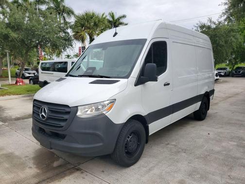 White 2025 Mercedes-Benz Sprinter 2500 144 WB