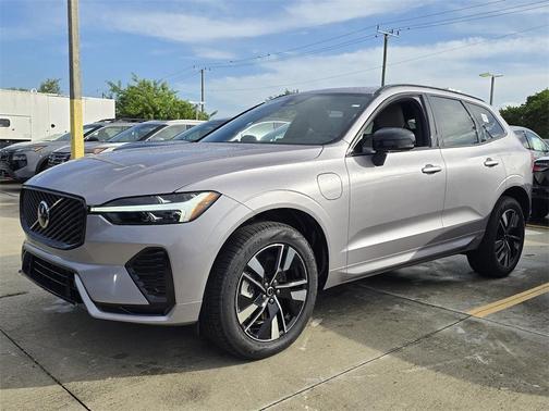 2026 Volvo XC60 T8 CORE