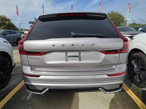 2026 Volvo XC60 T8 CORE