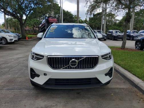2023 Volvo XC40 B5 Plus Bright Theme
