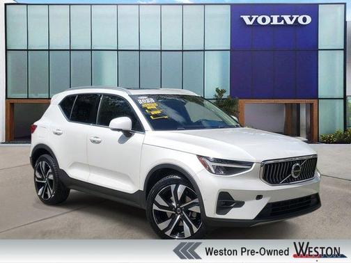 2023 Volvo XC40 B5 Plus Bright Theme