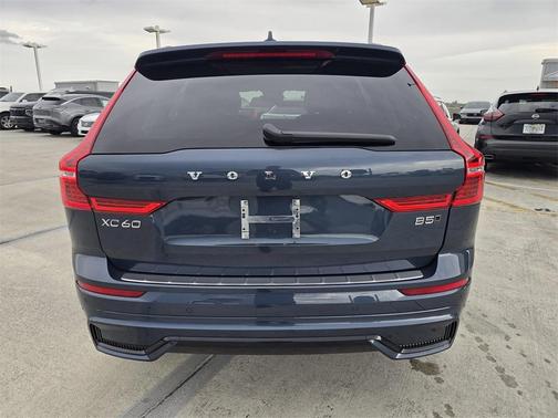 2025 Volvo XC60 B5 Core