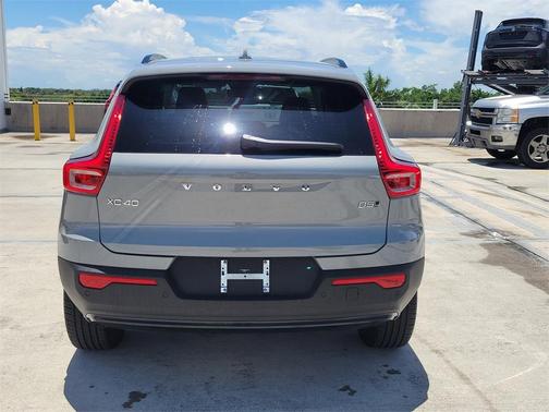 2026 Volvo XC40
