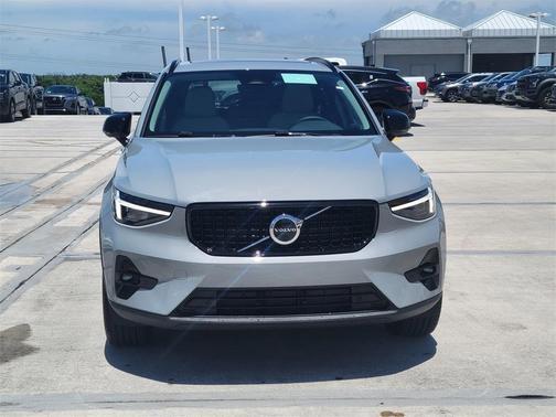 2026 Volvo XC40