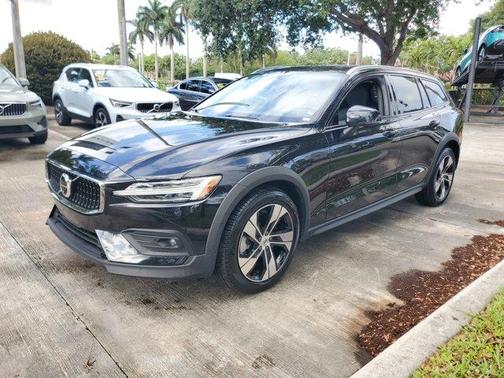 2024 Volvo V60 Cross Country B5 Plus