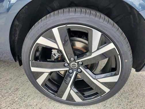 Denim Blue Metallic 2026 Volvo XC60 Plug-In Hybrid T8 Ultra