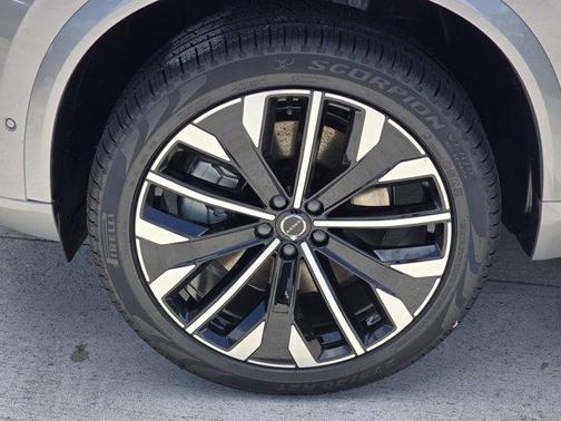 2025 Volvo XC90 Plug-In Hybrid T8 Plus 7-Seater