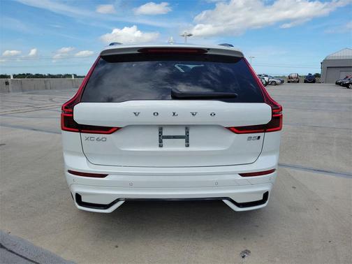 2026 Volvo XC60 B5 Ultra