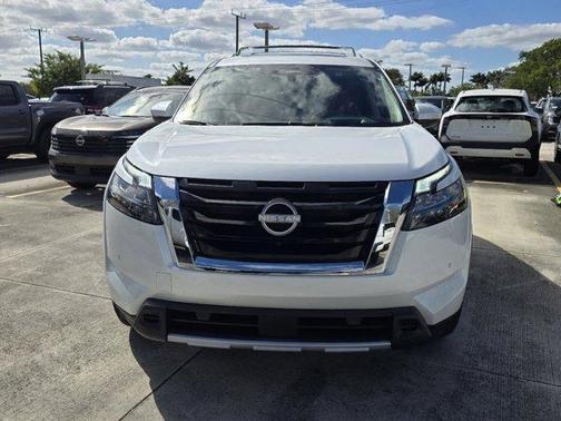 2025 Nissan Pathfinder Platinum