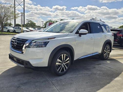 2025 Nissan Pathfinder Platinum