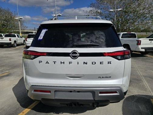 2025 Nissan Pathfinder Platinum