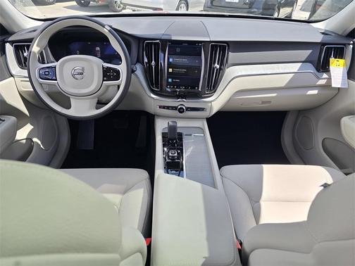2025 Volvo XC60 B5 Plus