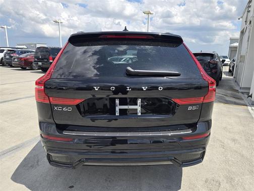 2025 Volvo XC60 B5 Plus