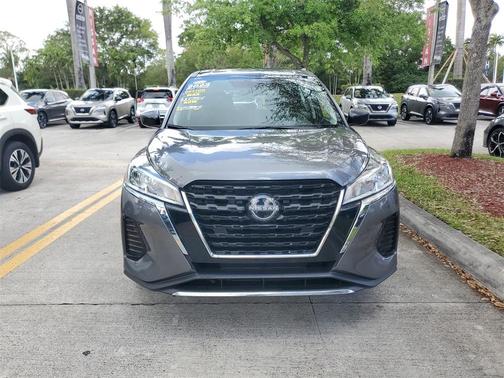 Gun Metallic 2023 Nissan Kicks S