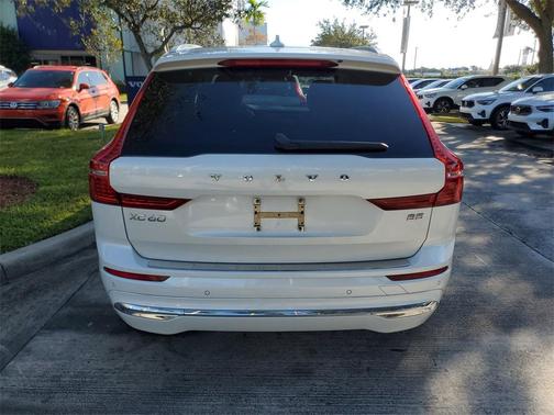 2023 Volvo XC60 B5 Plus Bright Theme