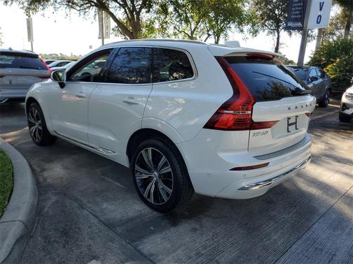 2023 Volvo XC60 B5 Plus Bright Theme