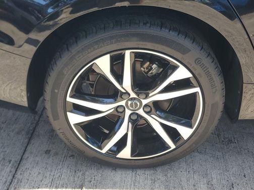 Onyx Black Metallic 2024 Volvo S60 B5 Core Dark Theme