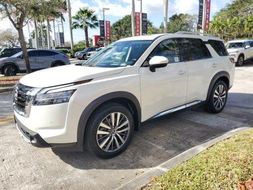 2022 Nissan Pathfinder Platinum