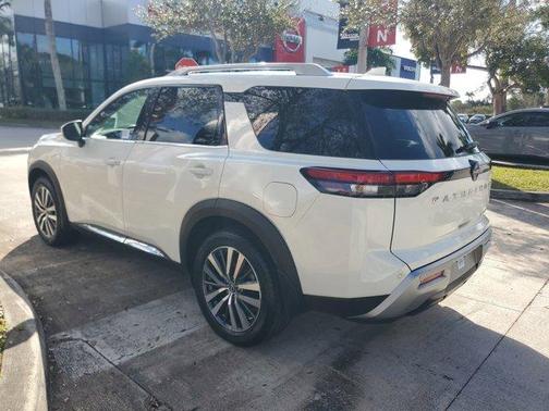 2022 Nissan Pathfinder Platinum