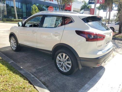 2022 Nissan Rogue Sport SV